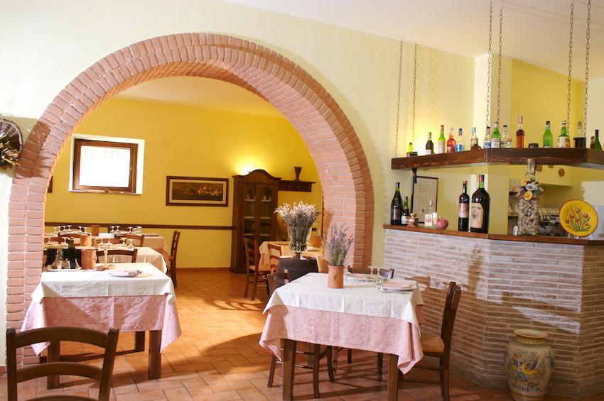 Agriturismo Collepina 阿米里亚 外观 照片