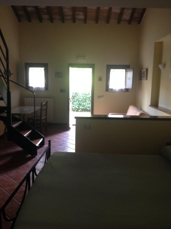 Agriturismo Collepina 阿米里亚 外观 照片